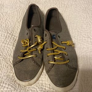Woman's Sperry Sneaker